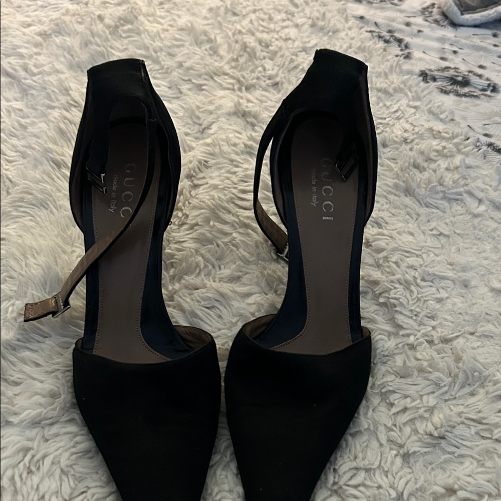 Beautiful Gucci Black Satin Heels.